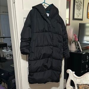 Old Navy Black Puffer Coat with Hood and Matte Finish